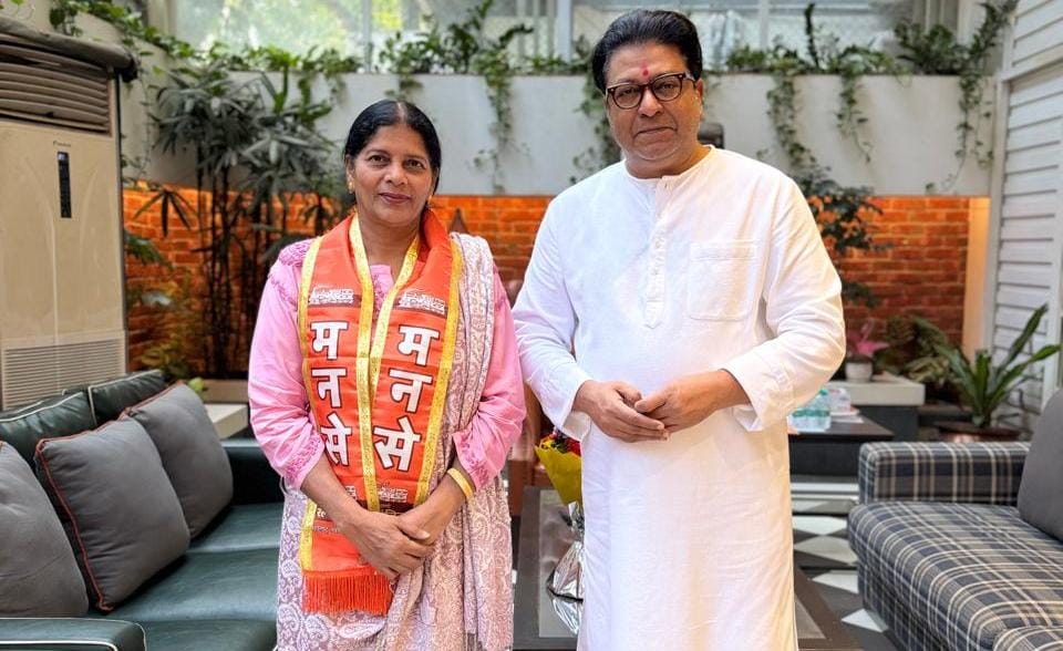 मुंबई की मुस्लिम चर्चित महिला समाजसेविका को दिया mns पार्टी के अध्यक्ष राज ठाकरे ने मनपा चुनाव का टिकेट इनको रील और वीडियो को शौक नही काम करने का जूनून है ।