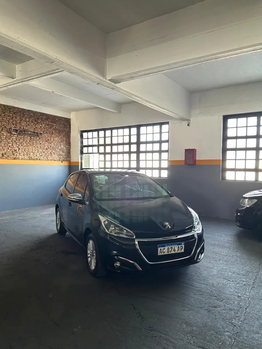 Peugeot 208 1.6 Allure Tiptronic 2018