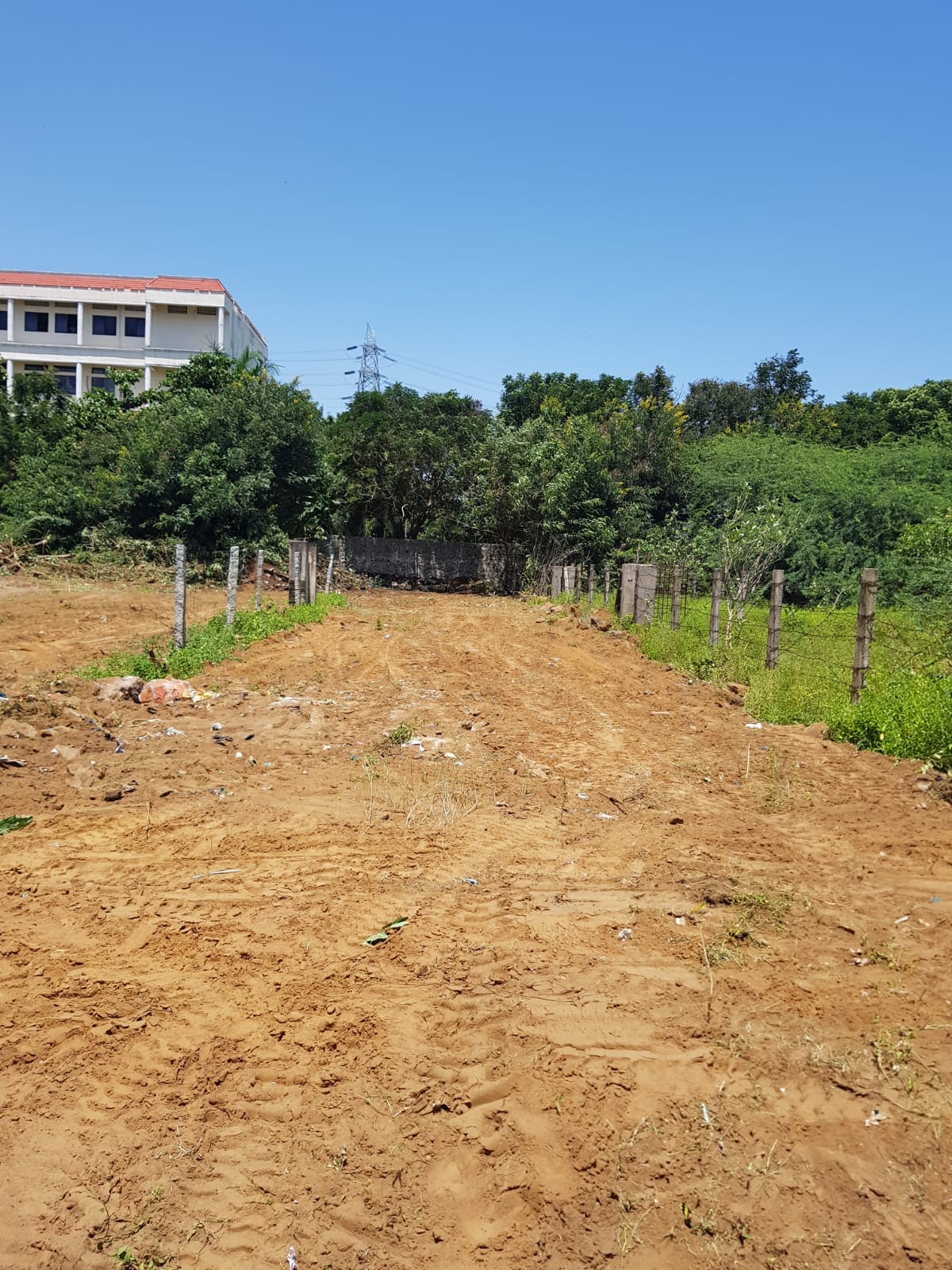 Plot for sale in Navalur