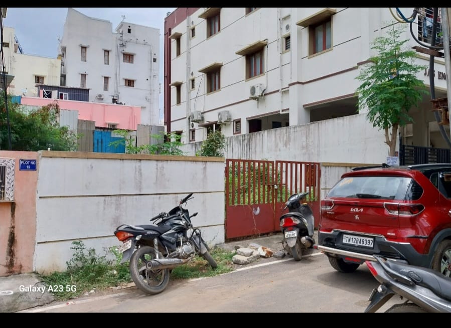 Resale plots in Nerkundram