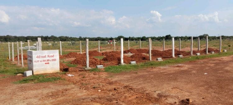 Plot in pattabiram