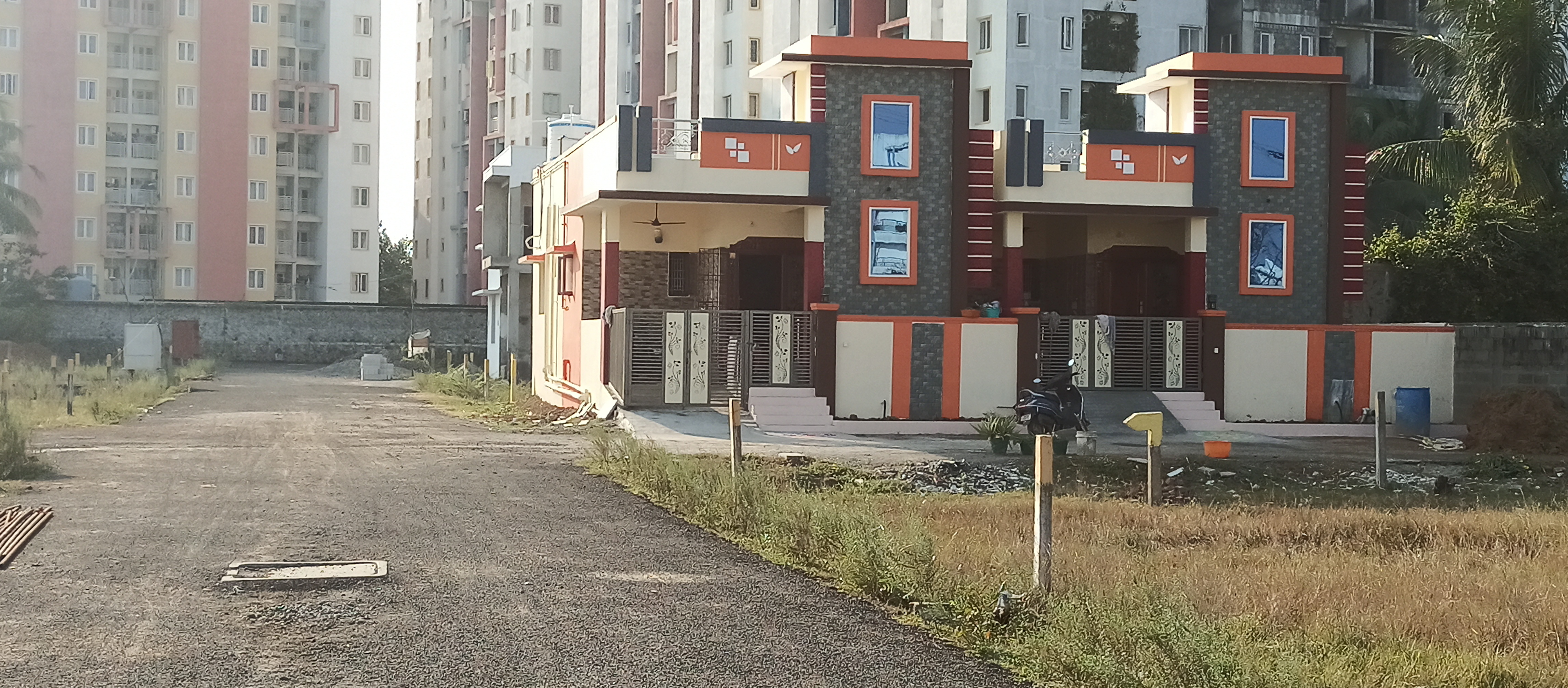 Plots for sale in Siruseri