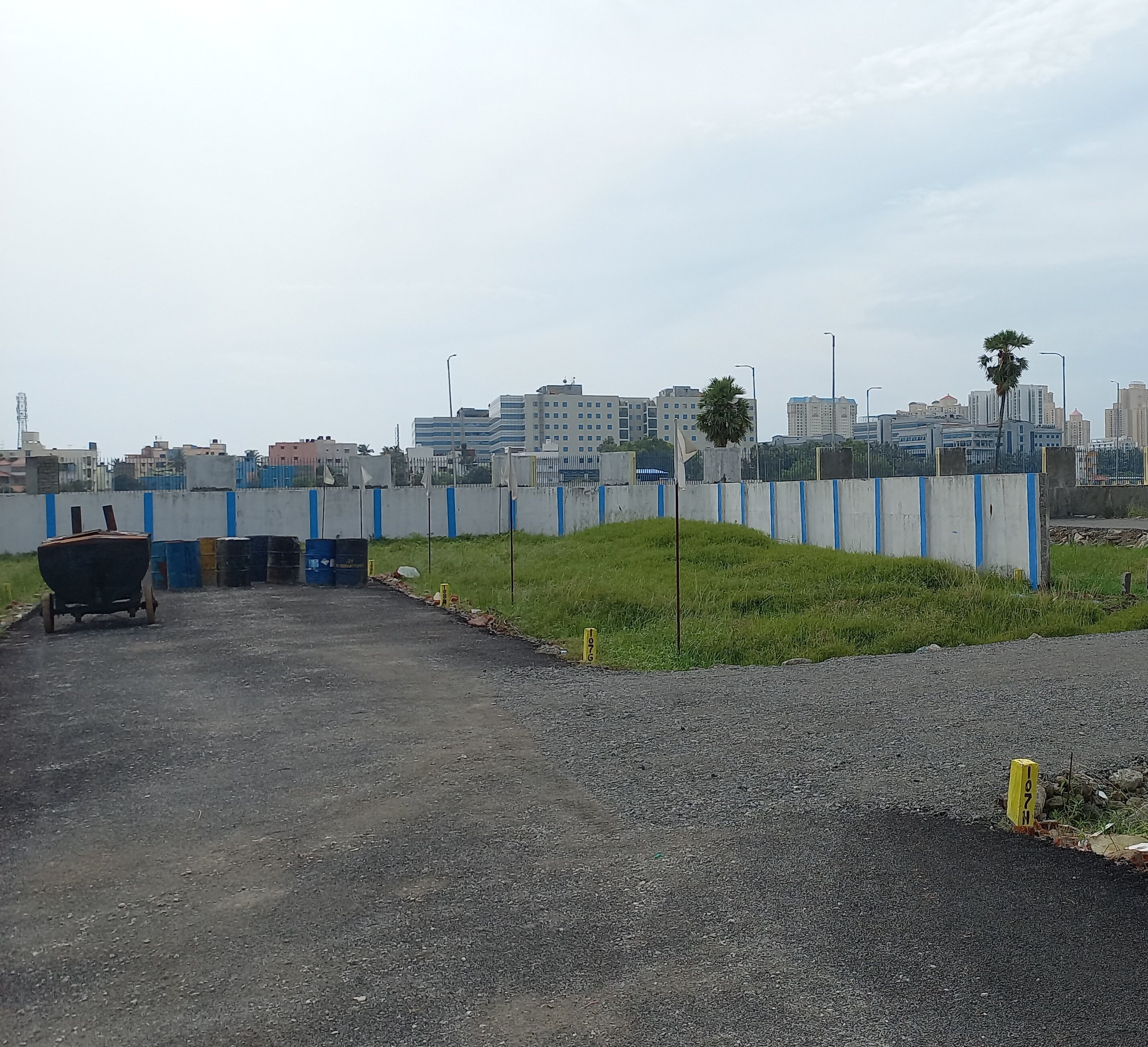 Plots for sale in Navalur