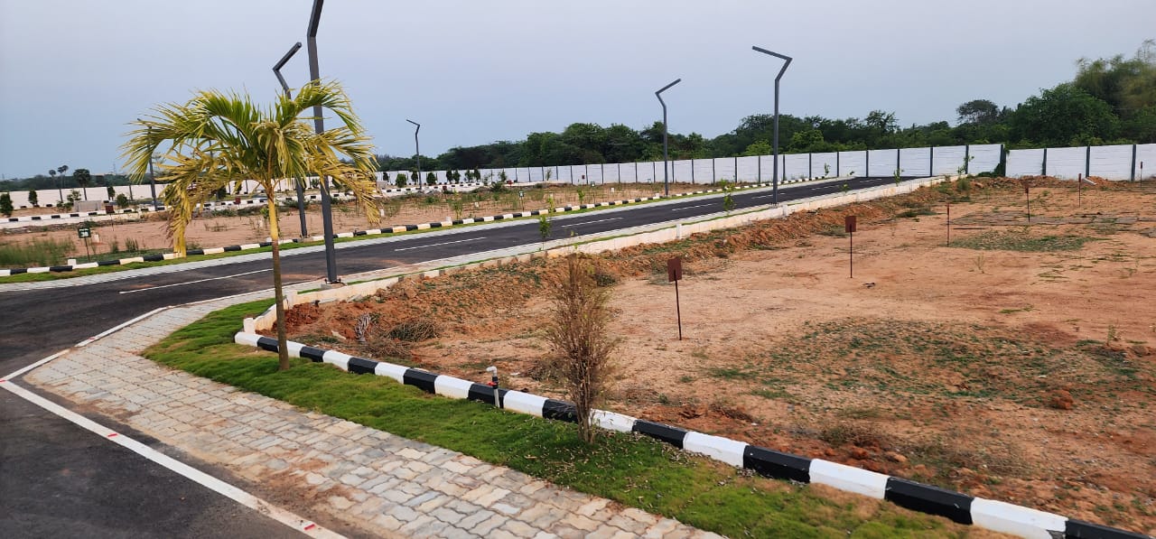 Plot in poonamallee