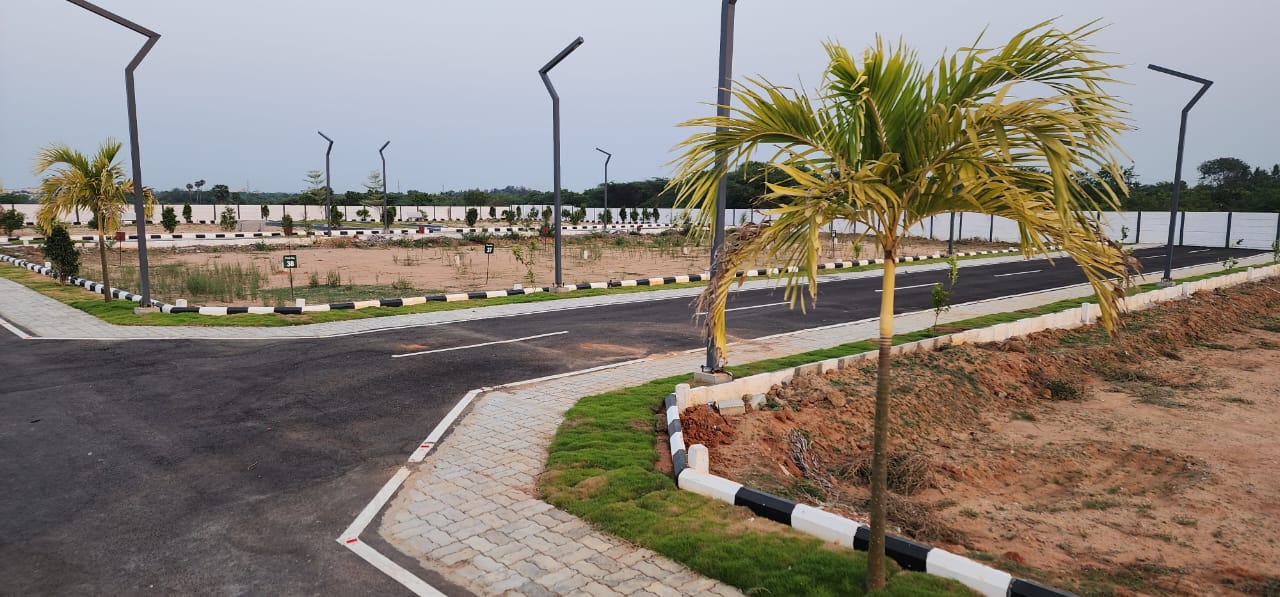 Plot in poonamallee