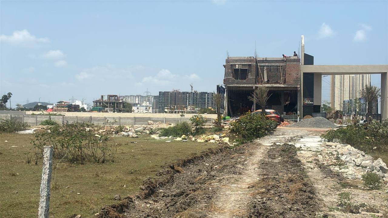 Plots for sale in Navalur, OMR