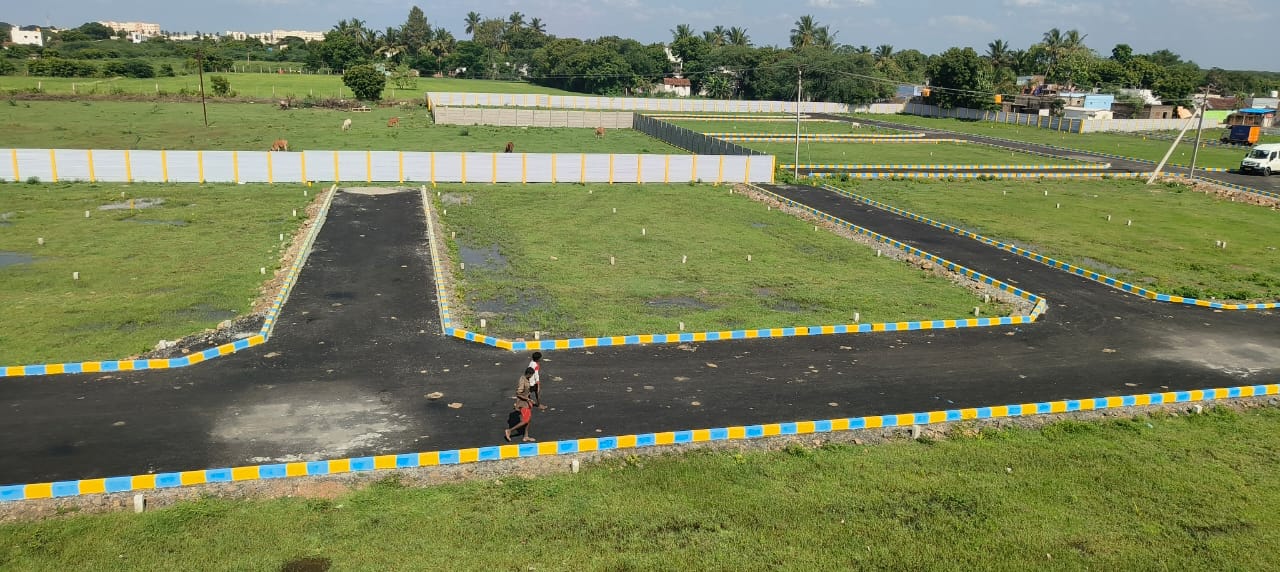 Plot for sale in redhills