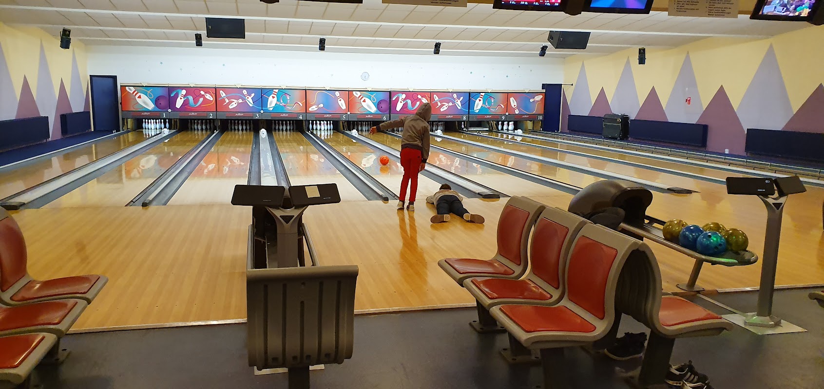 Bowl & Thai Food - Bowlingcenter for Alle i Nakskov