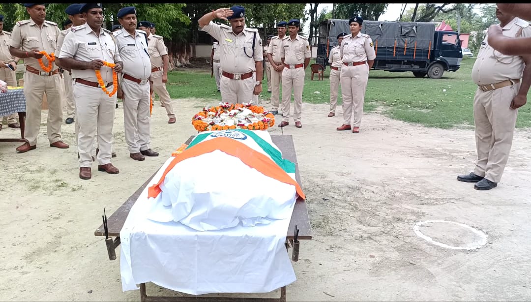 सड़क दुर्घटना में हुसैनगंज थाना के एएसआई की मौत,चार पुलिसकर्मी घायल।