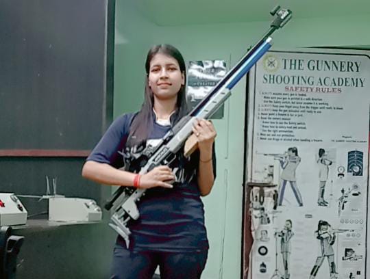 गुठनी की बेटी ने बिहार स्टेट शूटिंग प्रतियोगिता में लायी मेडल।