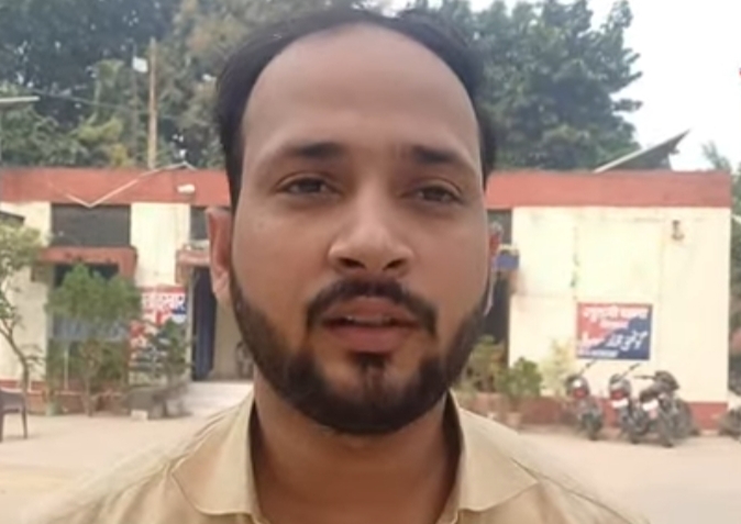 हथियार के बल पर बाइक,मोबाइल और नगदी की लूट।