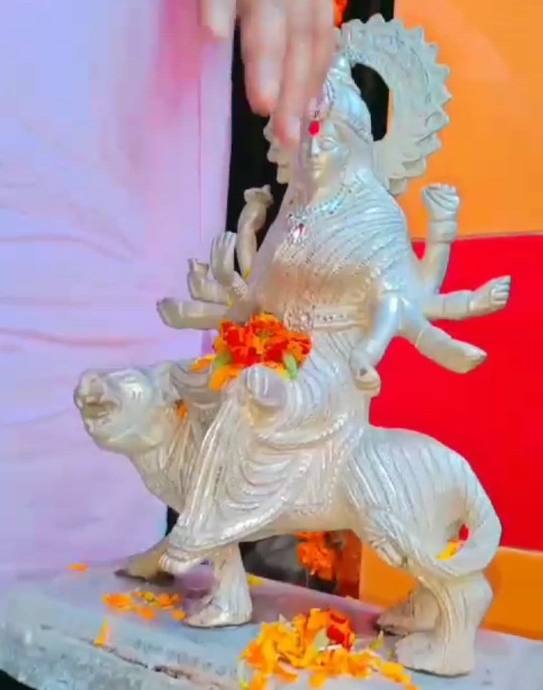 नर्वदेश्वर मंदिर दूबा का ताला तोड़कर मां दुर्गा की प्रतिमा चोरी।