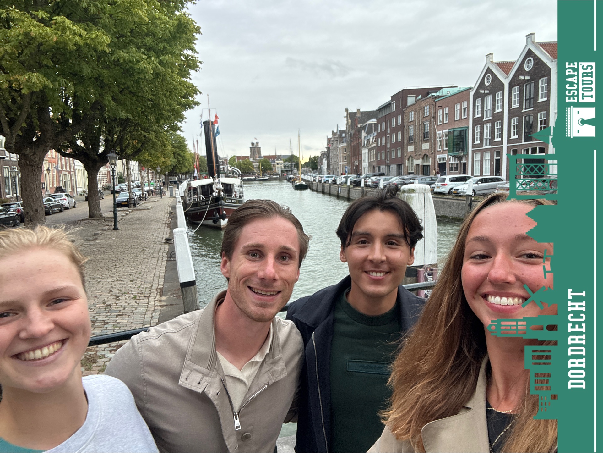 Teamfoto van Roos en de rest
