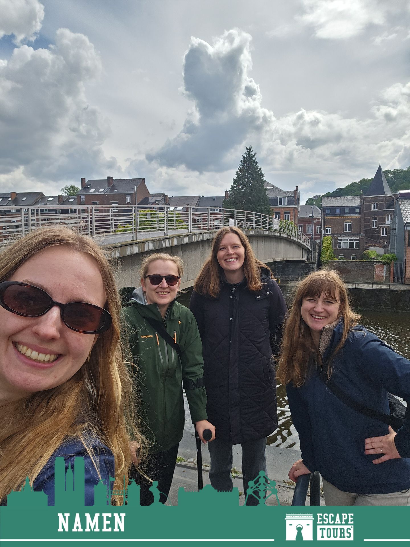 Teamfoto von „3 Girls, 1 Cripple“