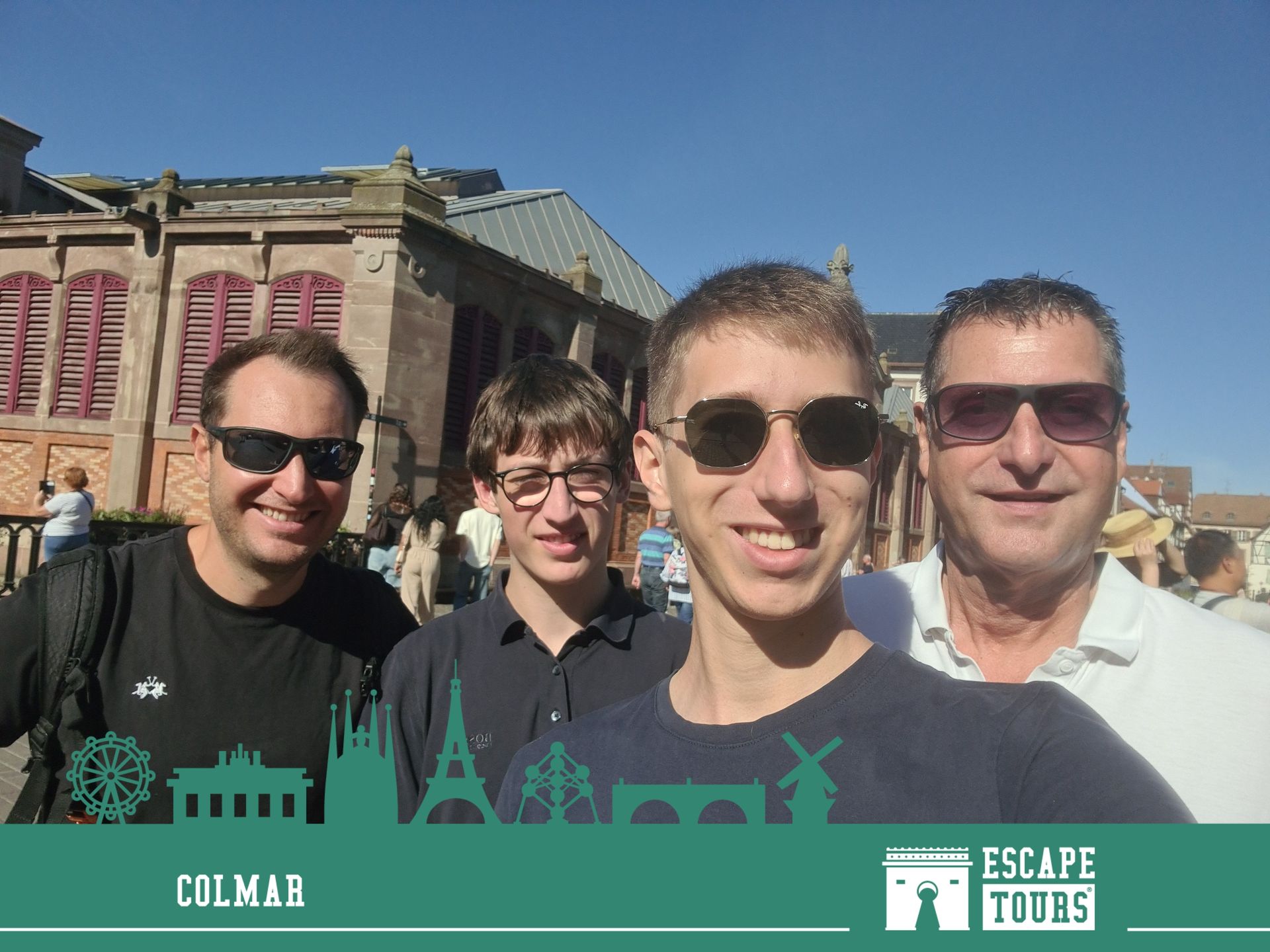 Teamfoto van 3 Junge und 2 Alte