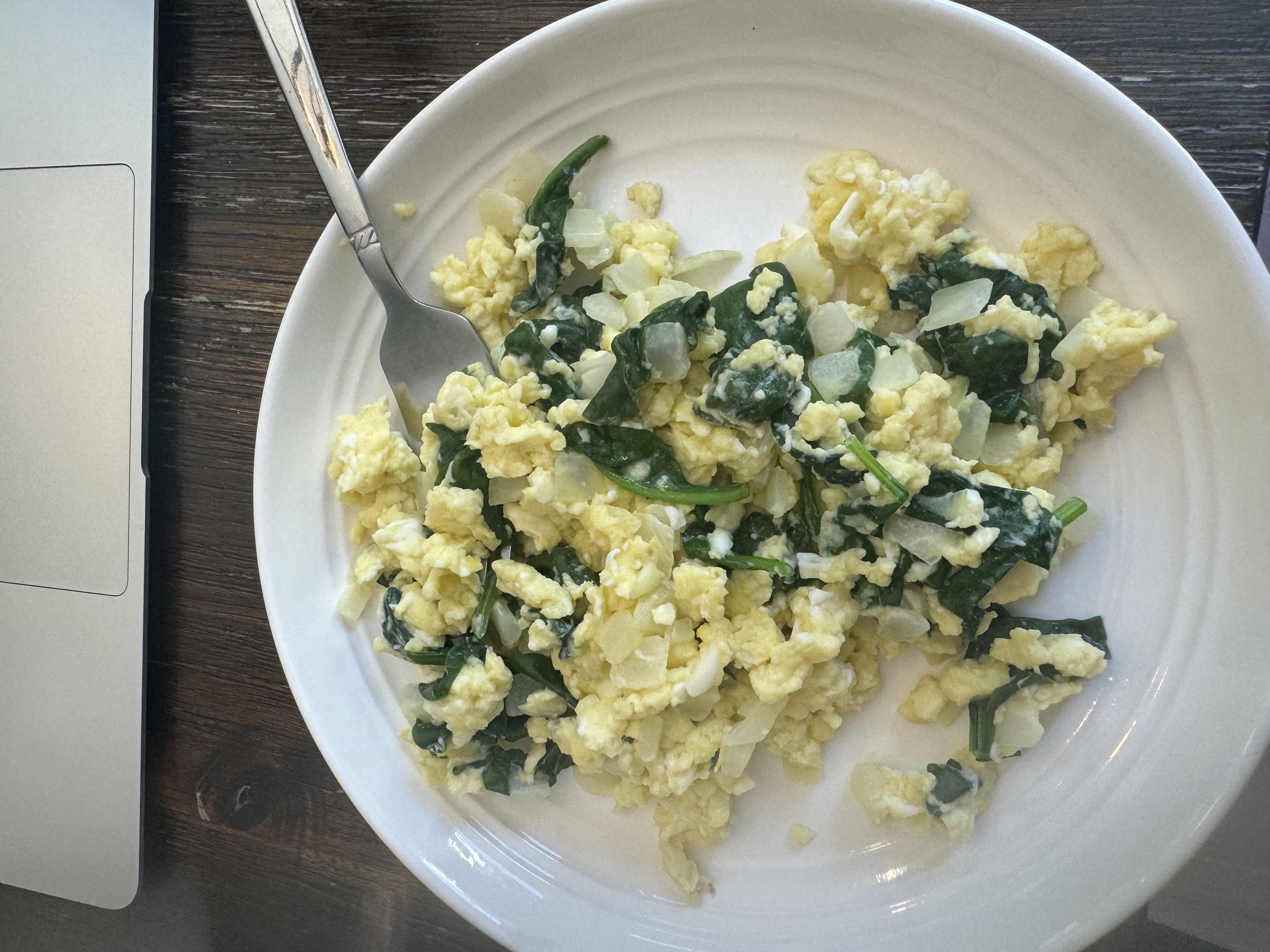Healthy Scrambled Eggs with Spinach and Onions Recipe