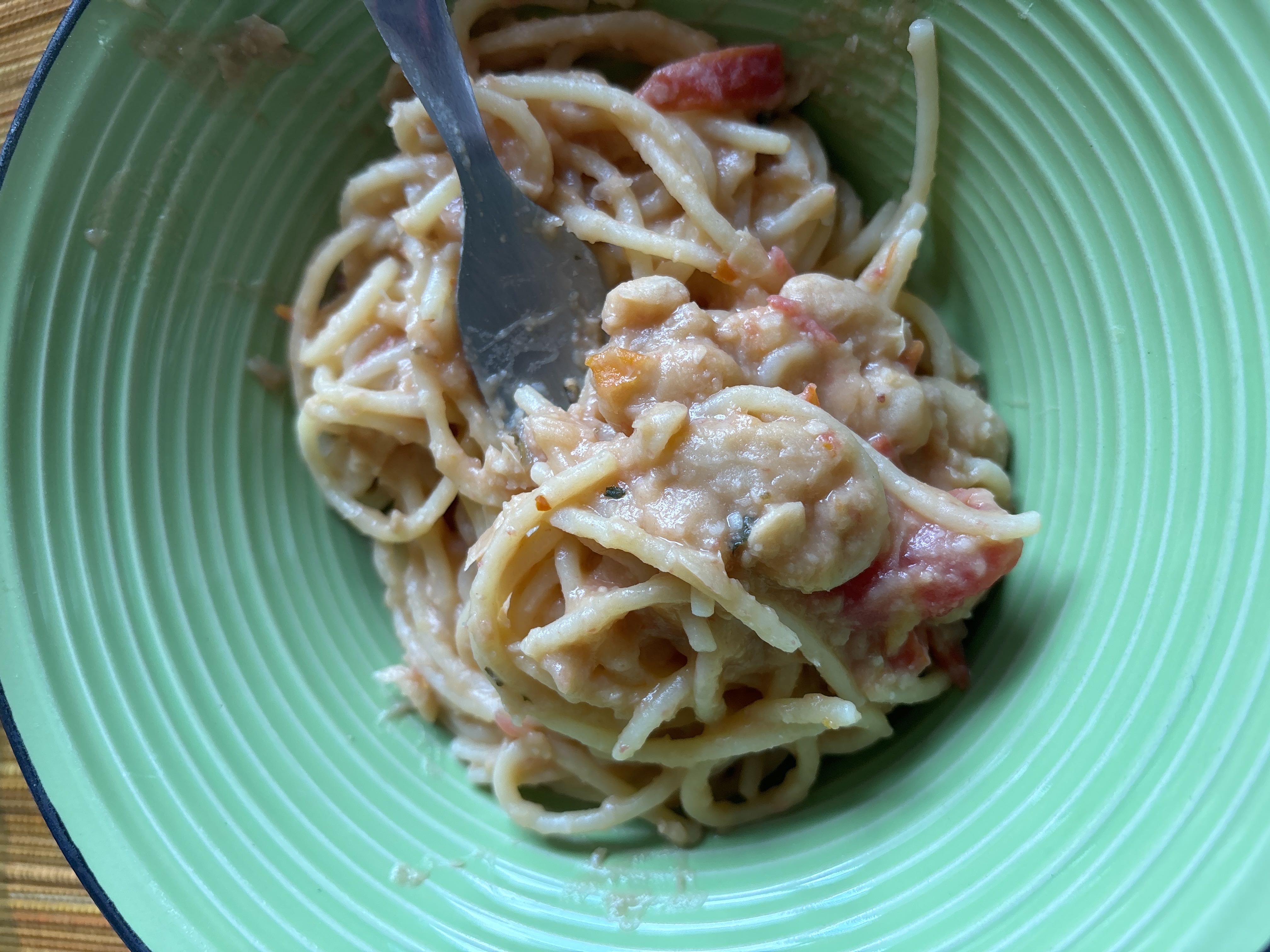 Healthy Whole Wheat Spaghetti with Cannellini and Tomato Cream Recipe