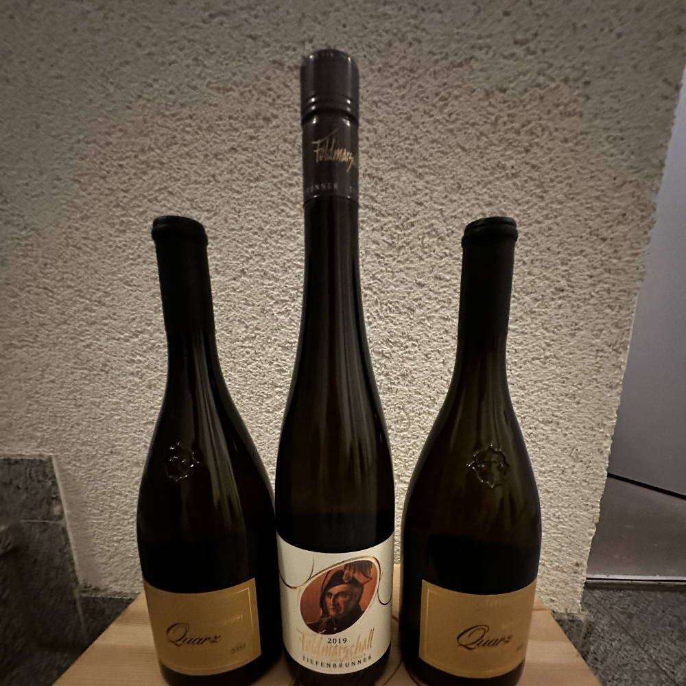 Südtirol Sauvignon Blanc je 1 Fl. Quarz 2021+2020 1 Fl. Feldmarschall Fenner 2019 zusammen 165.-