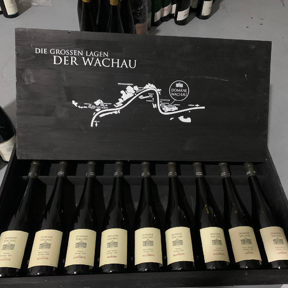 9 x AU Wachau Domäne Wachau Div. Riesling und GV Smaragd JG 2019 