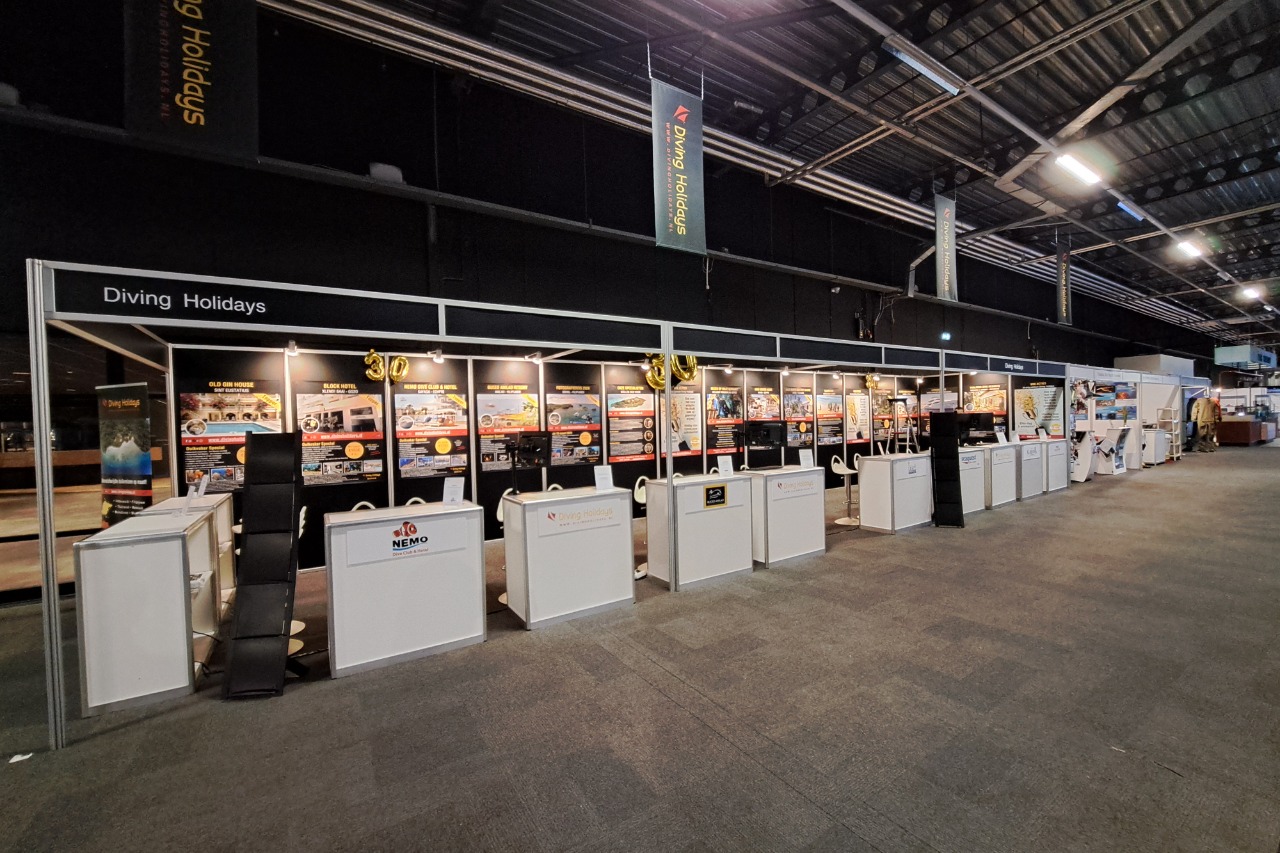 Diving Holidays logo