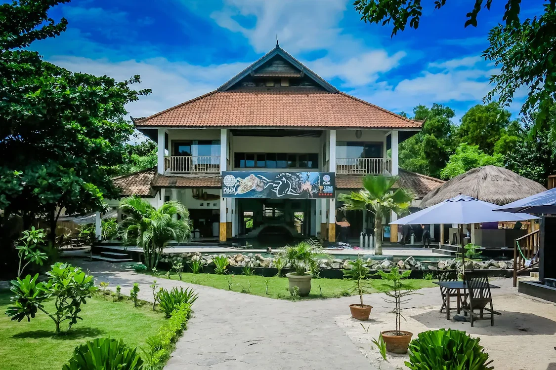 Lutwala Dive and Bungalows logo