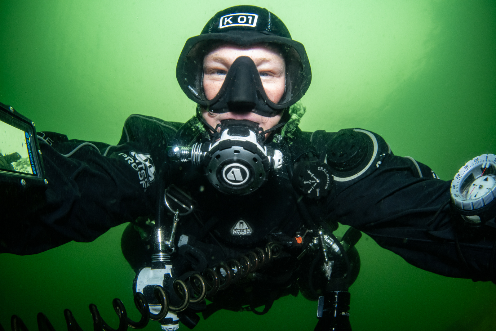 Onderwaterfotograaf Jantina Scheltema van Waterpixels onder water met haar camera