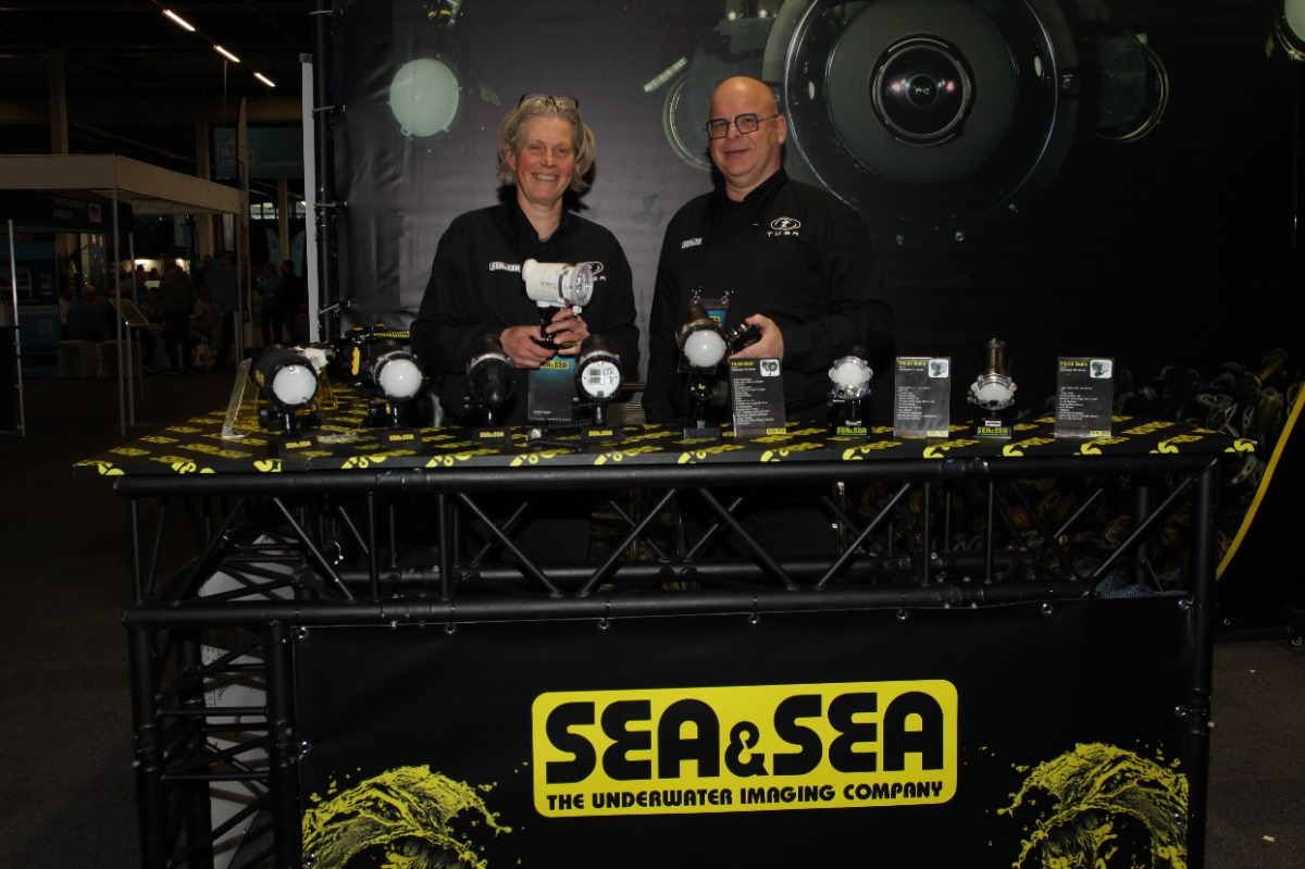 Nieuw bij Sea & Sea op de Beurs: LX-Photo/video light kit - Flood & Spot in wit of zwart