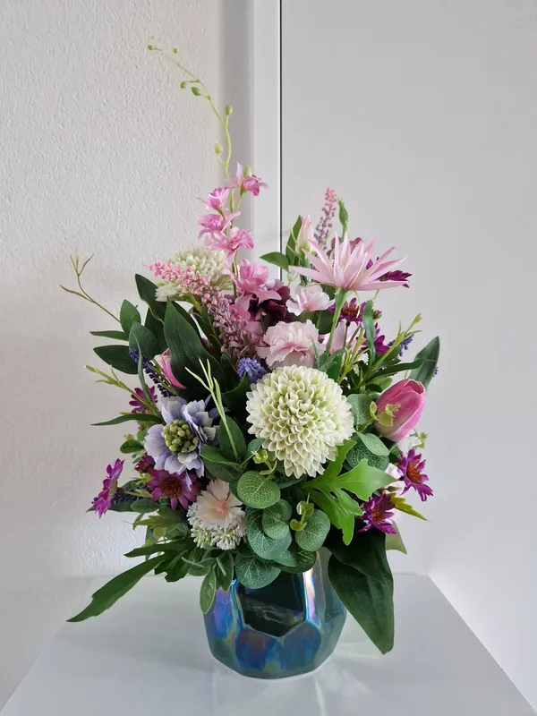 Himbeersorbet – Hochformatiger Blumenstrauss