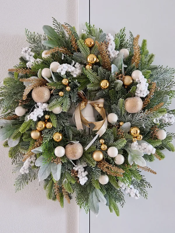 Gold und Weiss – Wintertürkränz