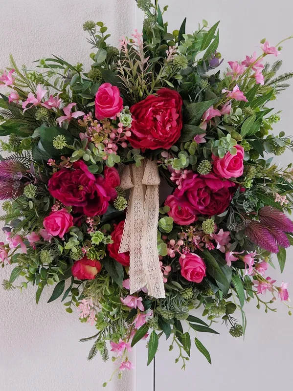 Rosa Rosen, Pfingstrosen und Orchidee – Türkränz
