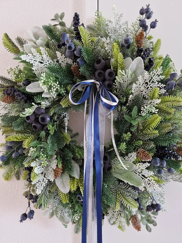 Kühle Farben – Winterlicher Türkränz