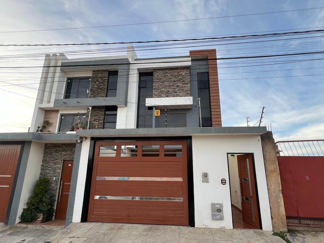 Casa en  AV. 6 DE AGOSTO  - Sucre