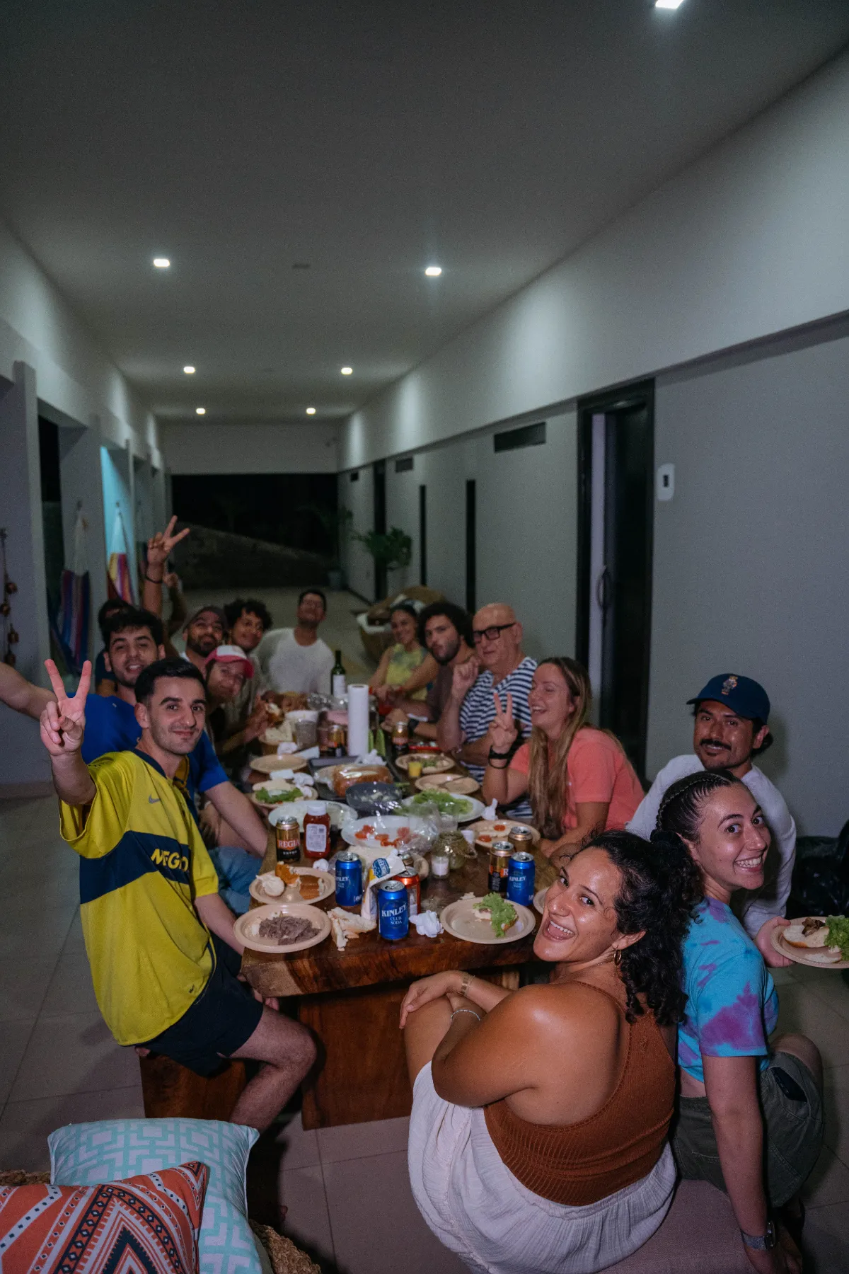 Cena compartida en Flow House