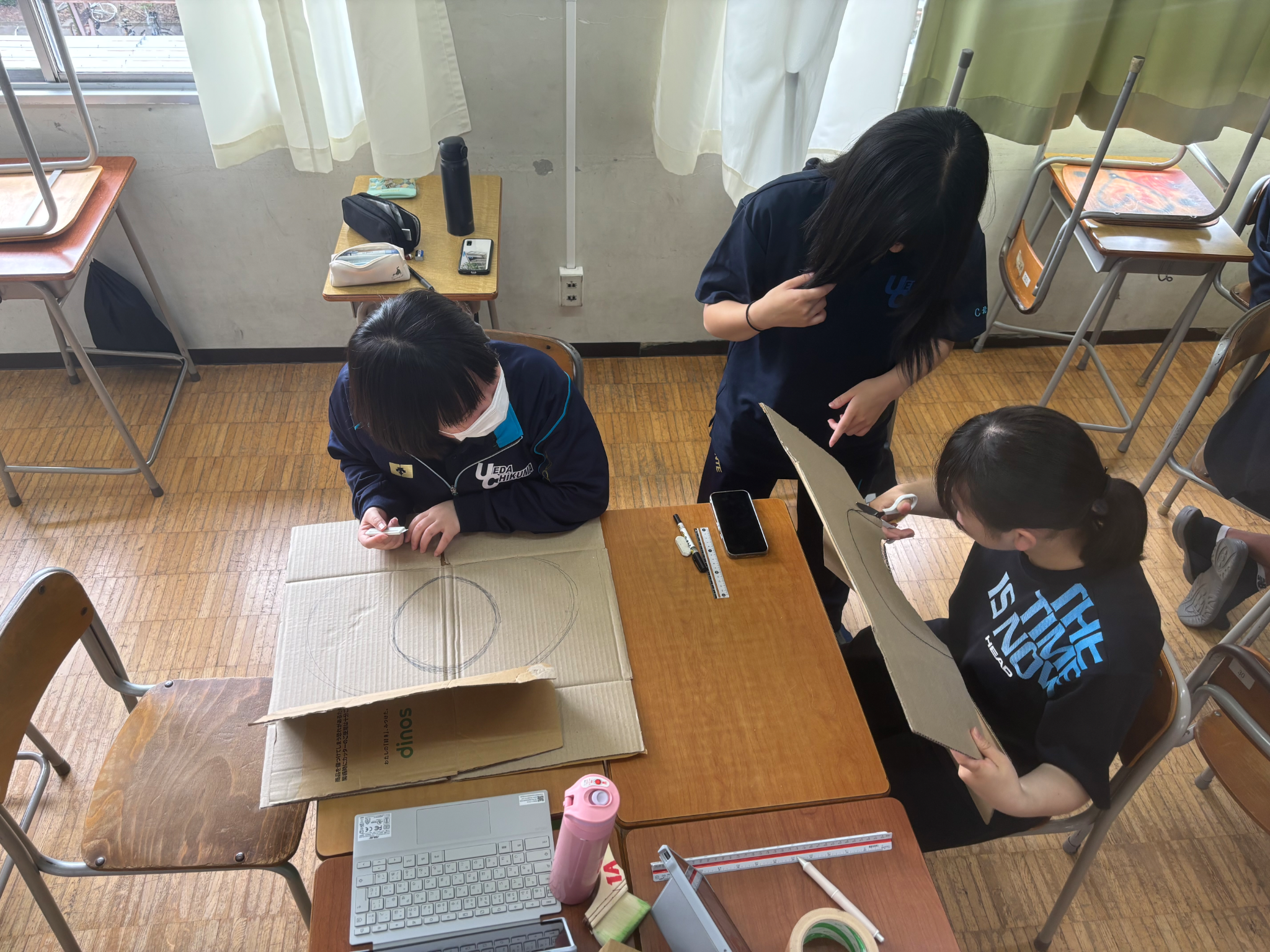 衣装製作中