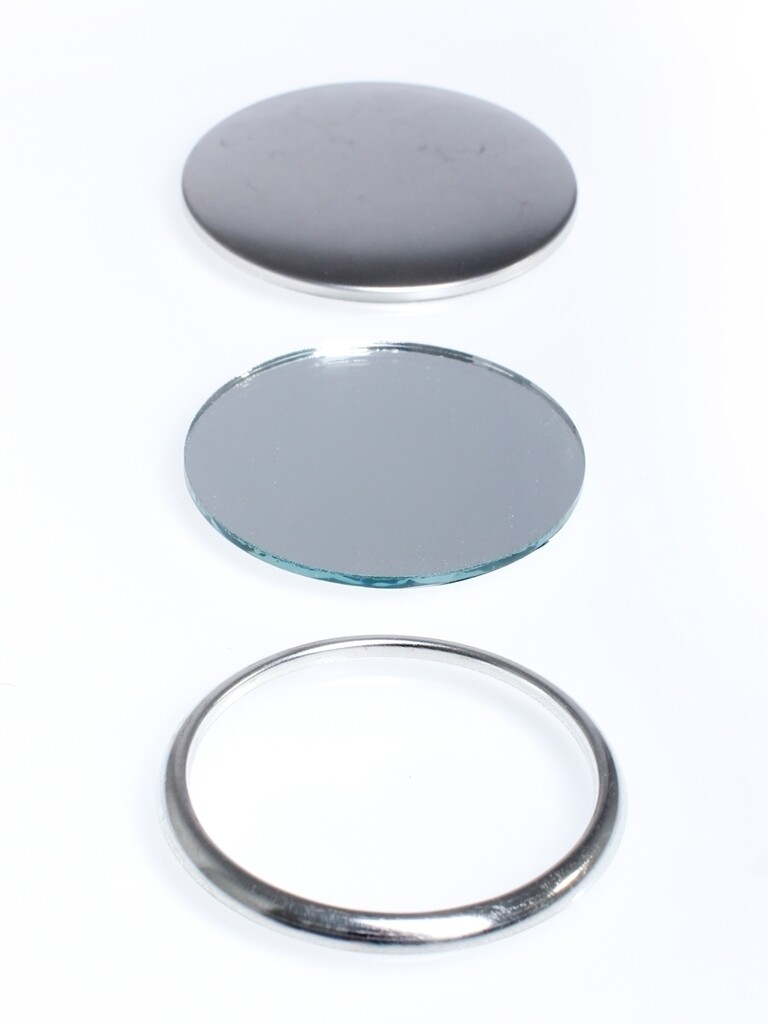 100 badges with make-up mirror 75mm bild 1