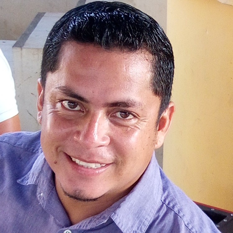 Byron Jamil Chevez Anzules  Lcdo. Comunicación Social 