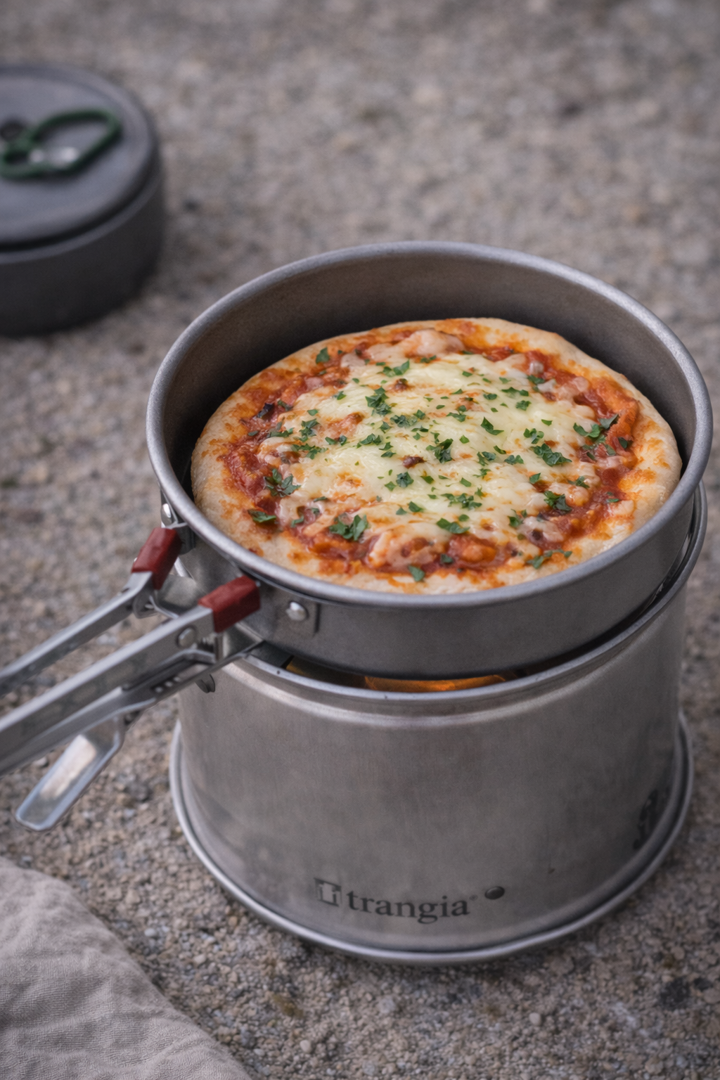 Mini-pizza på pande i trangia