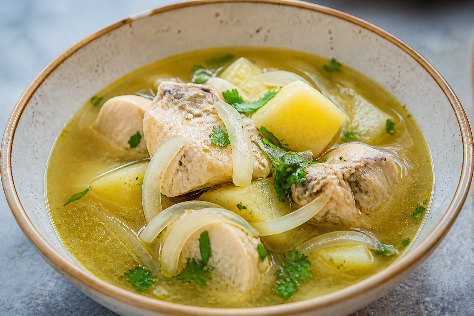 Bahamian chicken souse – citruskylling i klar bouillon
