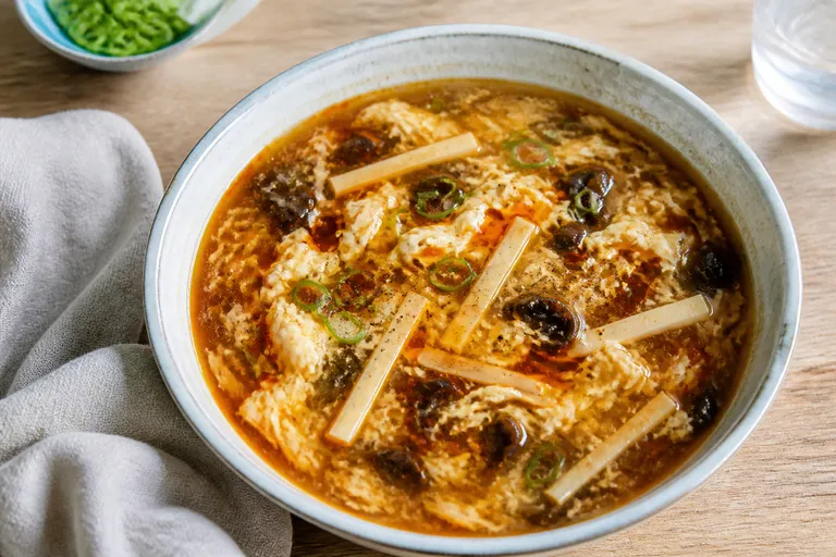 Hot and sour-suppe