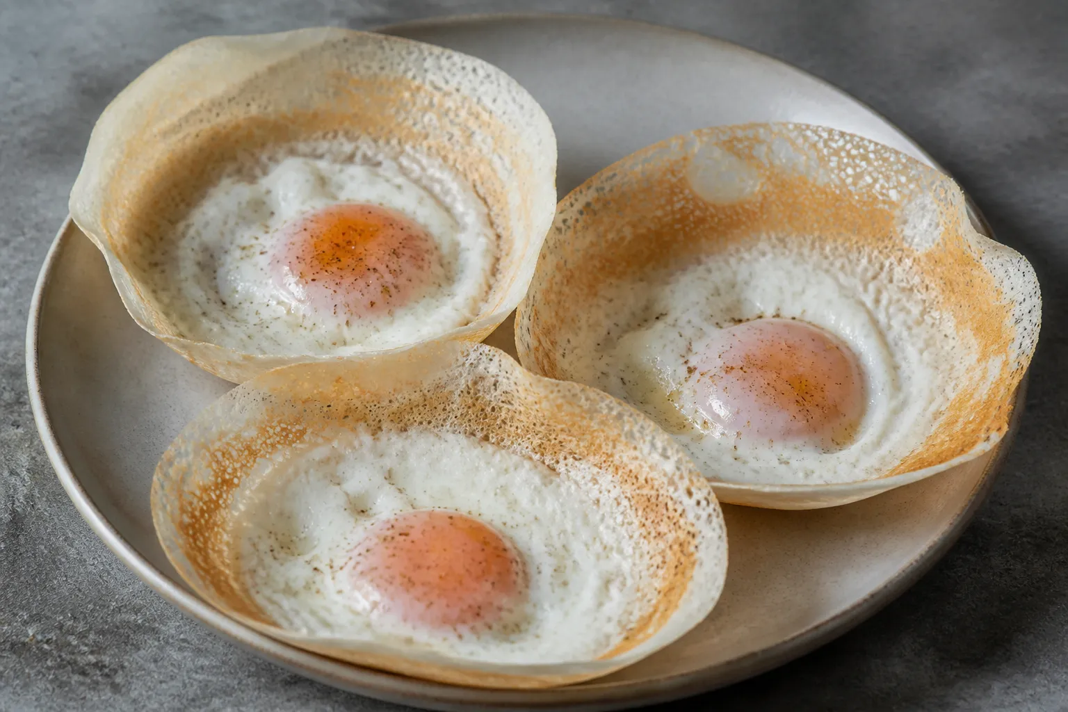 Egg hoppers – sri lankansk-inspirerede ris-pandekager | NordMad