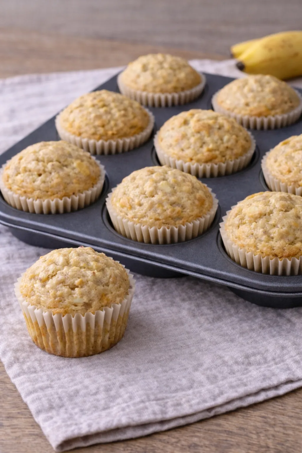 Bløde bananmuffins til morgenbordet