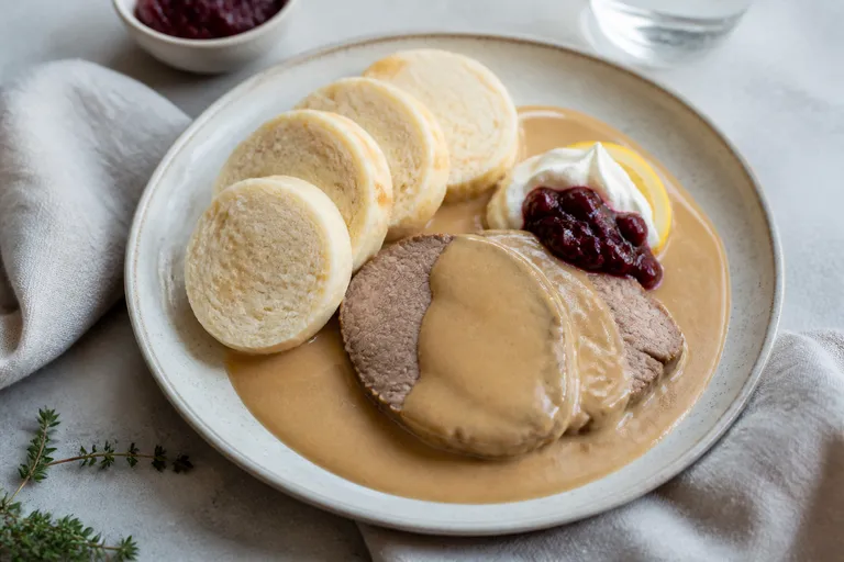 Flødebraiséret okseyderfilet (svíčková-inspireret)