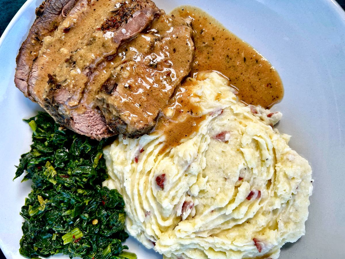 Oven-Roasted Boneless Leg of Lamb with Pan Gravy