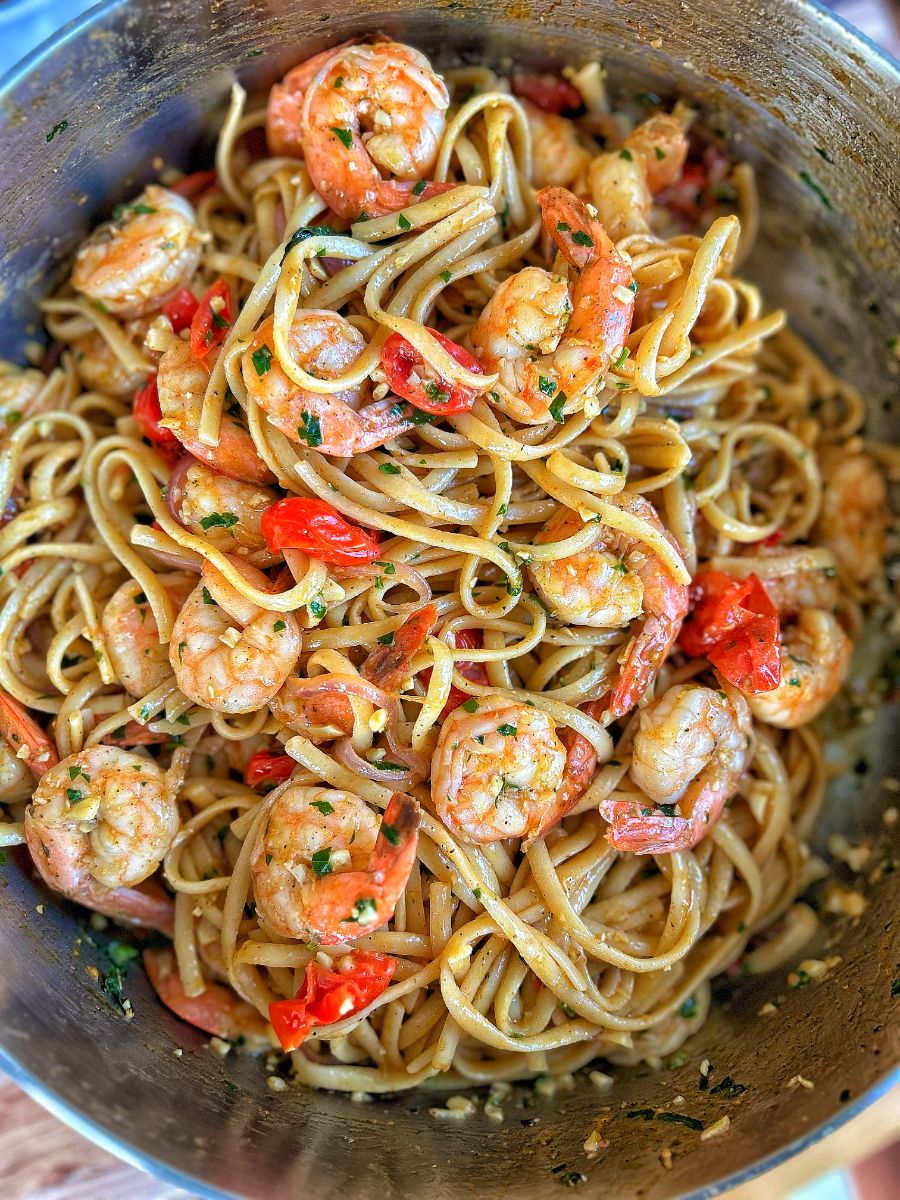 Spicy Shrimp Pasta with Garlic and Tomatoes (Easy Weeknight Recipe)