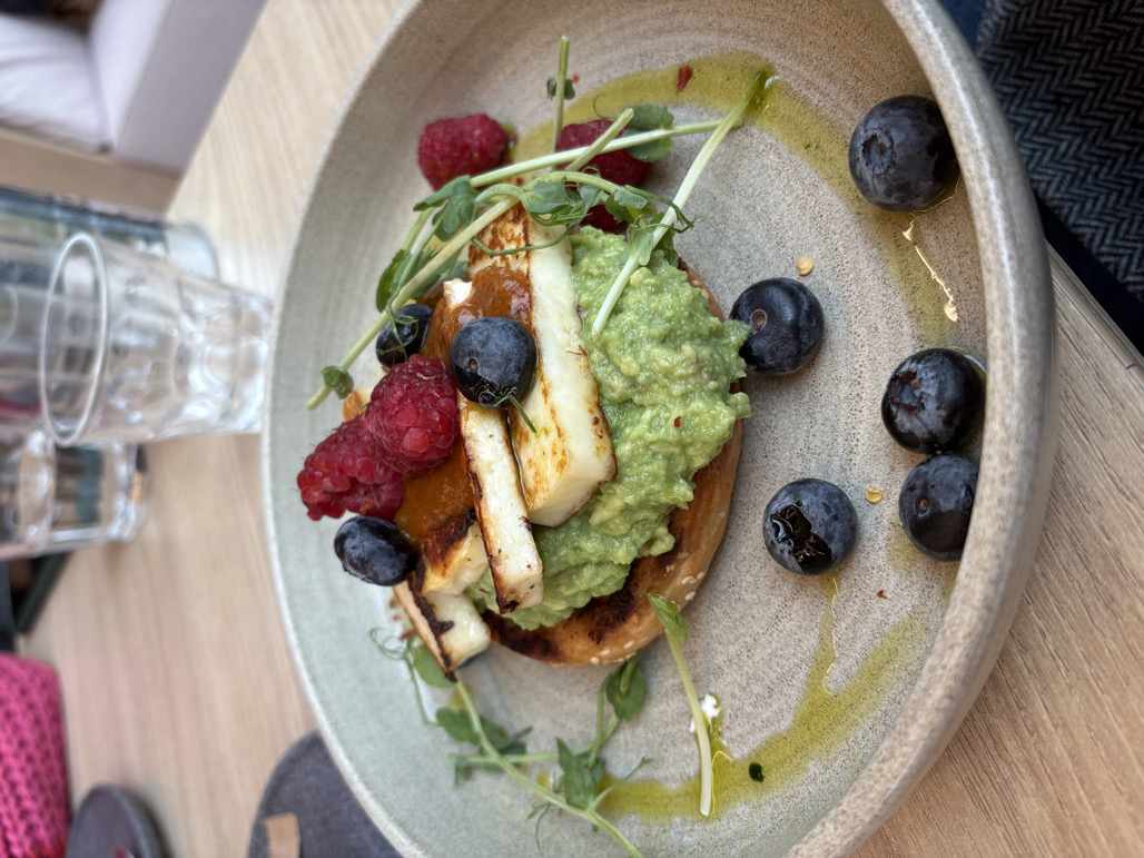 p*zdec kaip skanu. geras avokadas, halloumis liuksas, o visiškas pagrindinis vok