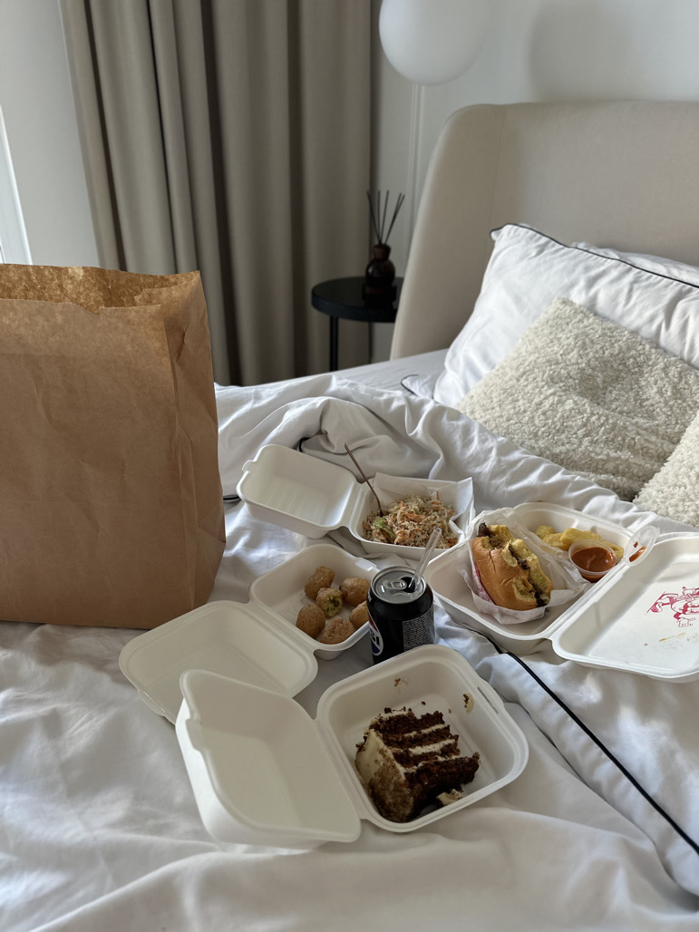 Vien pagalvojus apie burgerį seilės kaupiasi, ta bandelė- minkštumas, burnoje ti