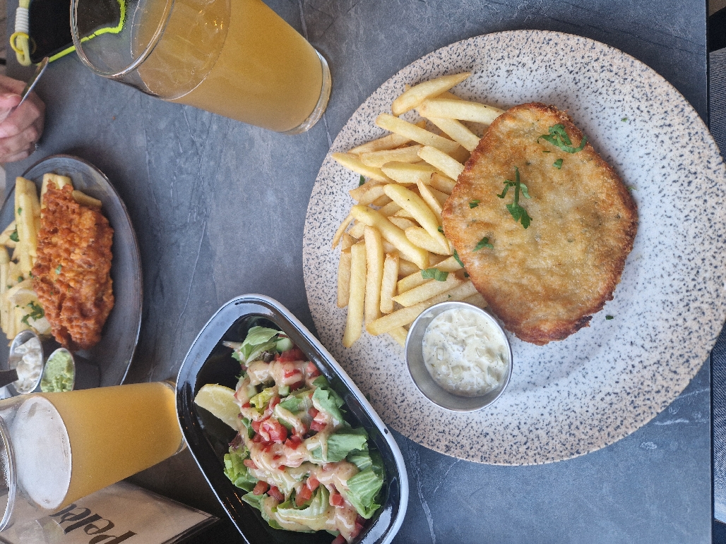 Turbūt šnicelis natūraliai turi būti pamirkęs riebaluose, bet šis ne todėl pasku