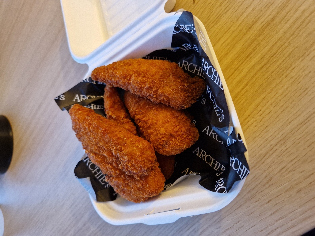 Jeigu kada nors norėsis traškios vištienos be kaulų, bet nusibodo KFC, tai šis v