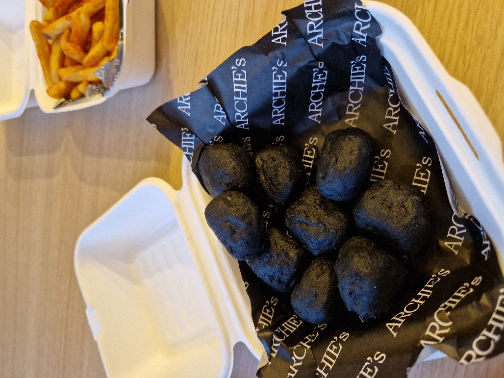 Šie sūrio gabaliukai yra nesveikai geras užkandžio pasirinkimas. Švelniai traškū