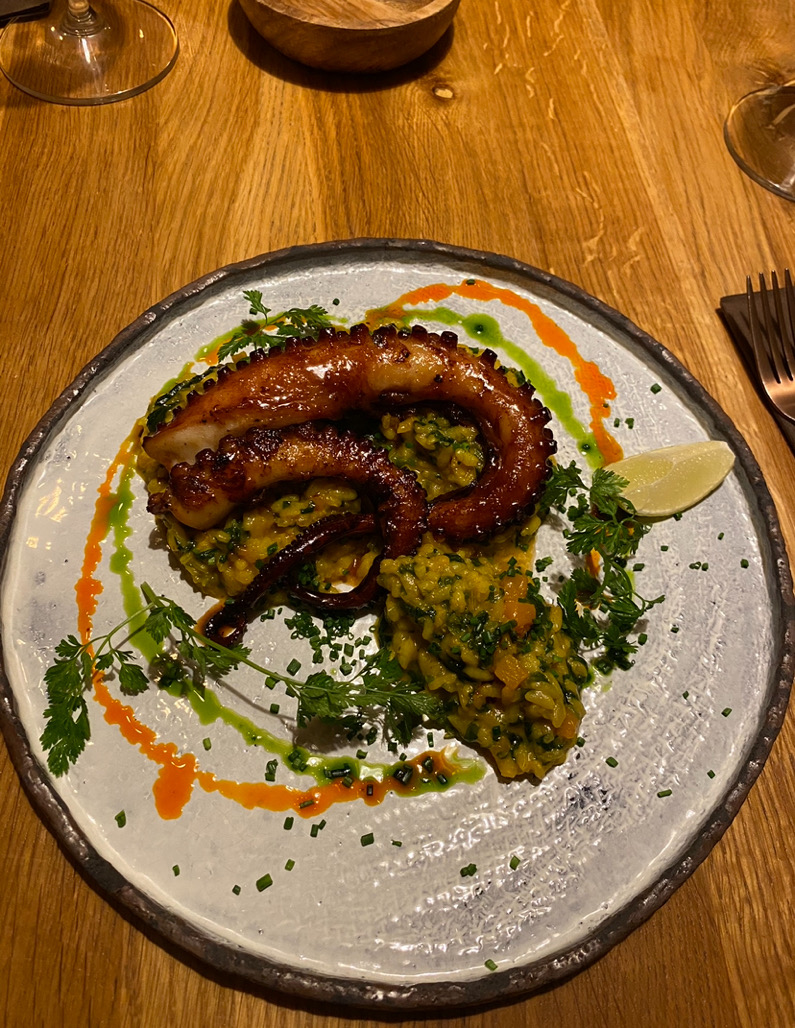  lengvas tekstūrinis košmaras🧐 buvo skanu, bet aštuonkojis su demi glaze įgavo 